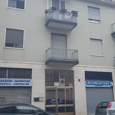 Cozy Flat For Music Lovers, 10 Min Walk From Tube Apartment