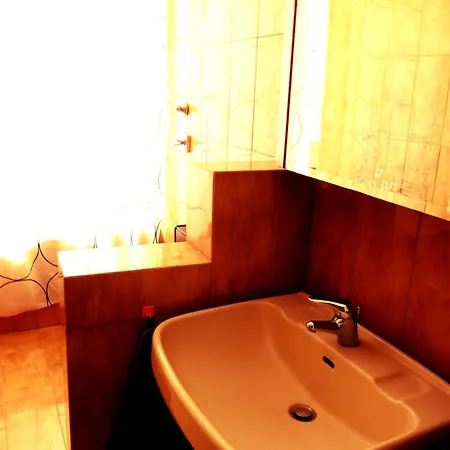 Apartment Cozy Flat For Music Lovers, 10 Min Walk From Tube Milan